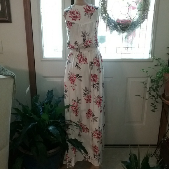 NWT DRESS - Picture 6 of 8